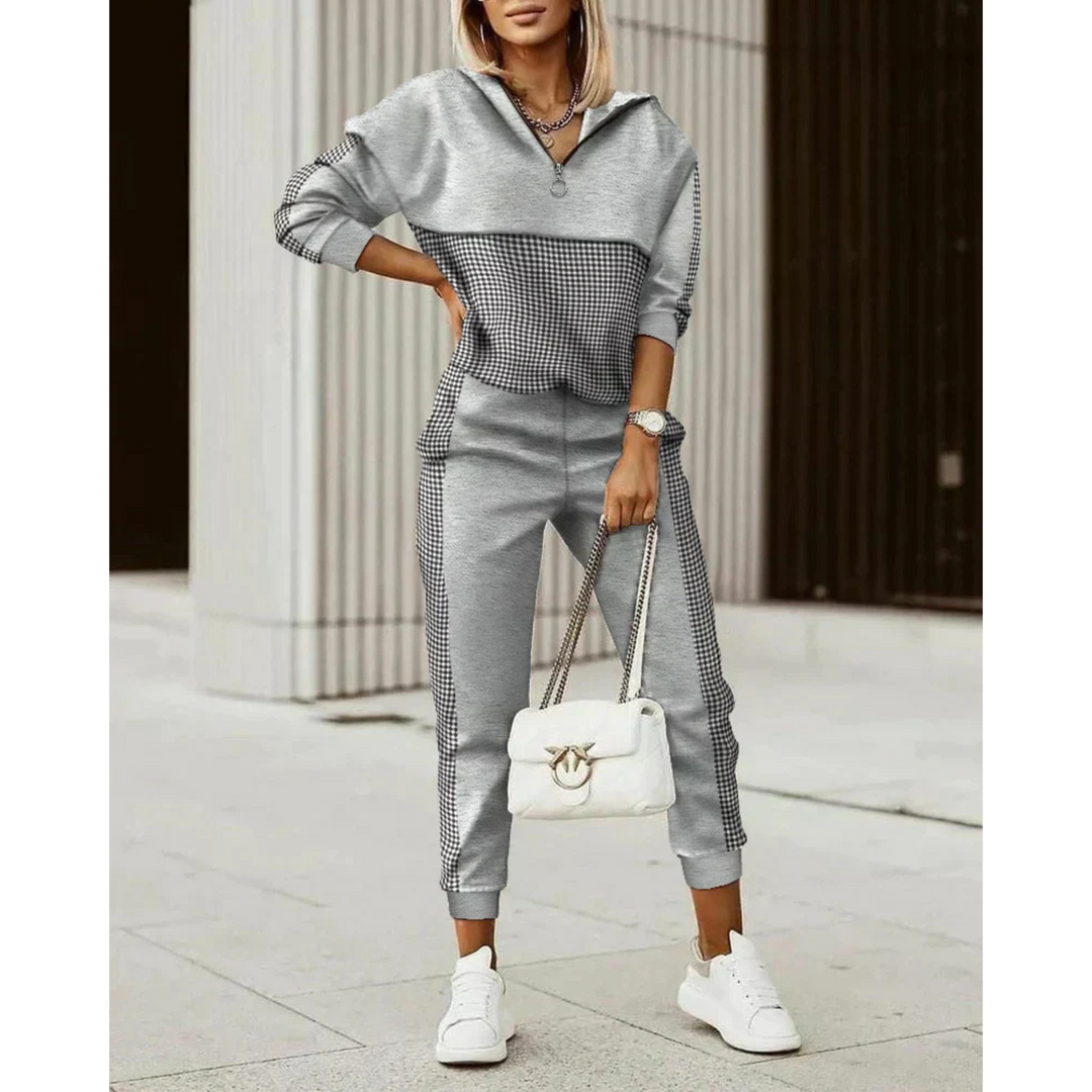 Women’s Tracksuit with Fluid Cut and Trendy Design