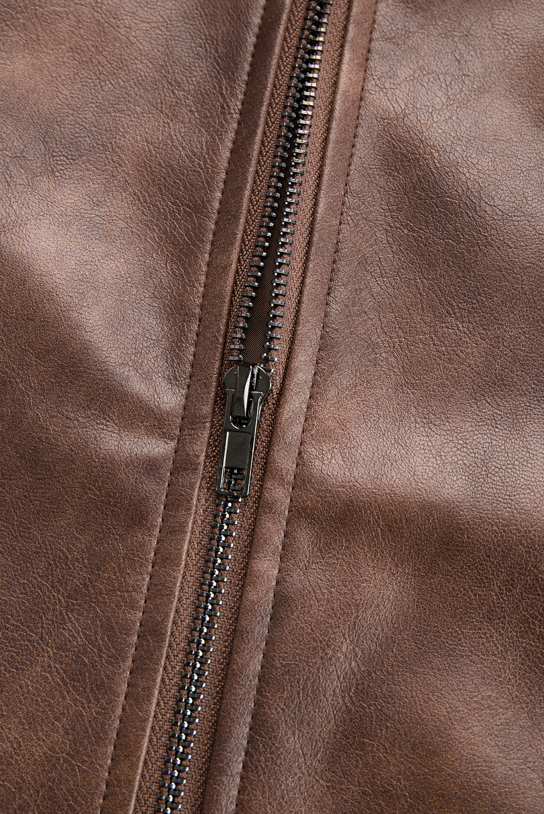 Women’s Lapel Vintage Jacket with Structured Lapel and Button Closure