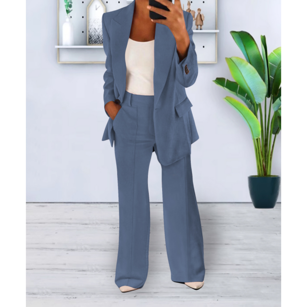 Women’s Two-Piece Suit with Pockets and Relaxed Fit