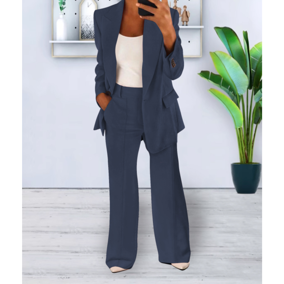 Women’s Two-Piece Suit with Pockets and Relaxed Fit